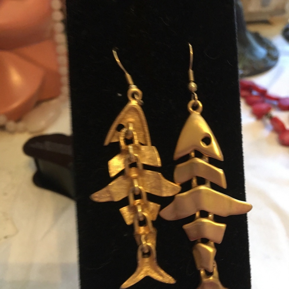 Vintage Anne Klein Matte Fish Vertebrae Earrings RARE - Picture 2 of 4